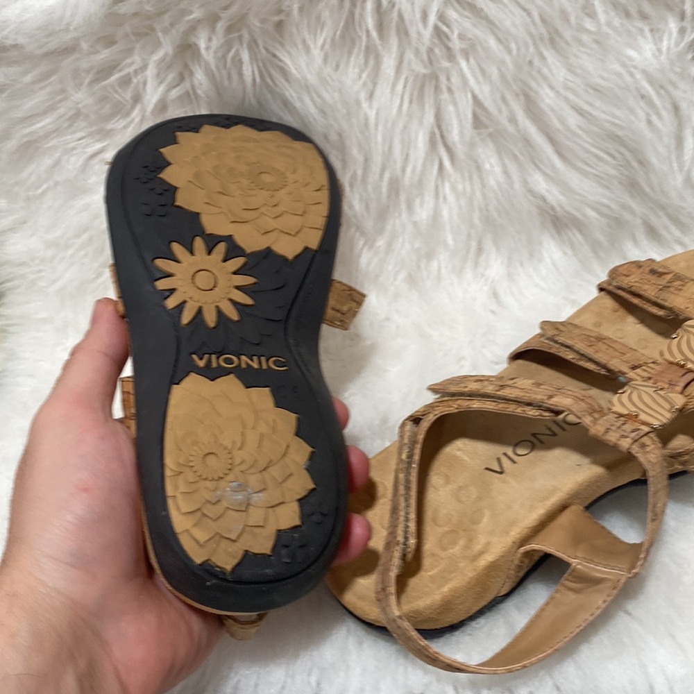 Vionic Amber Adjustable Sandal Size 7 - image 7
